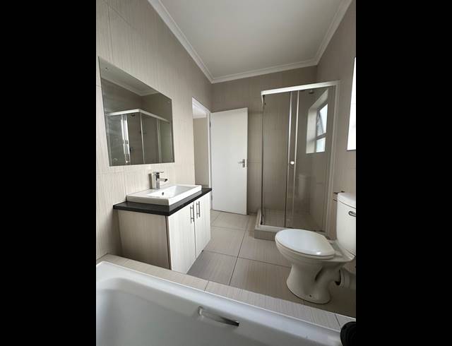 3 BEDROOM TOWNHOUSE TO LET IN PARKLANDS